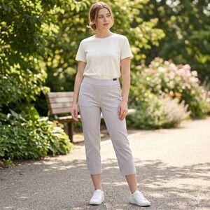 Hilary Radley size large tan & white capri pants pull on.